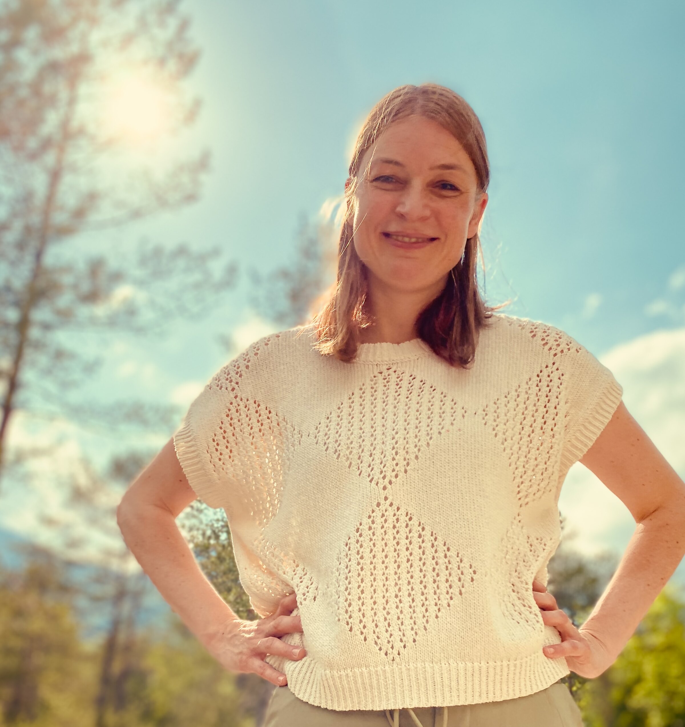 Sandra hilft beim entwickeln einer neuen KI-Lösung